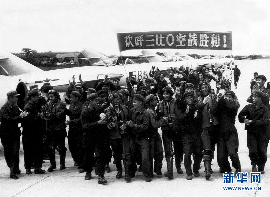 （新華全媒頭條·人民空軍70年·圖文互動(dòng)）（4）陽(yáng)光照耀奮飛的航程——黨中央、中央軍委和習(xí)主席關(guān)心人民空軍建設(shè)發(fā)展紀(jì)實(shí)