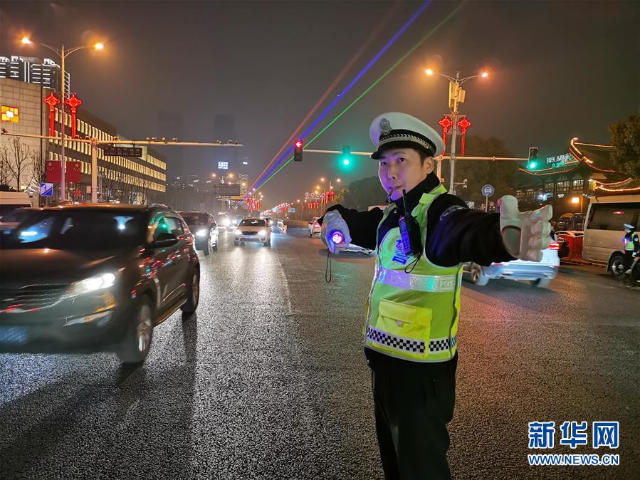 （圖文互動）（2）不一樣的煙火——城市基層工作者的新年第一天