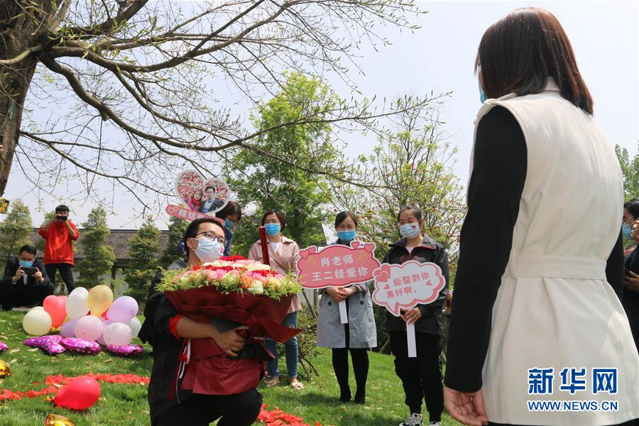 （新華全媒頭條·圖文互動）（13）“我看不見你的樣子，但我知道你是誰”——寫在國際護(hù)士節(jié)來臨之際