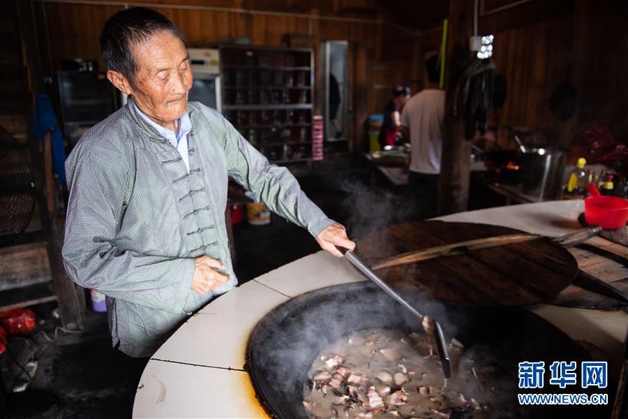 （新華全媒頭條·走向我們的小康生活·圖文互動(dòng)）（8）那山，那人，那苗寨——十八洞村三代人的奮斗史