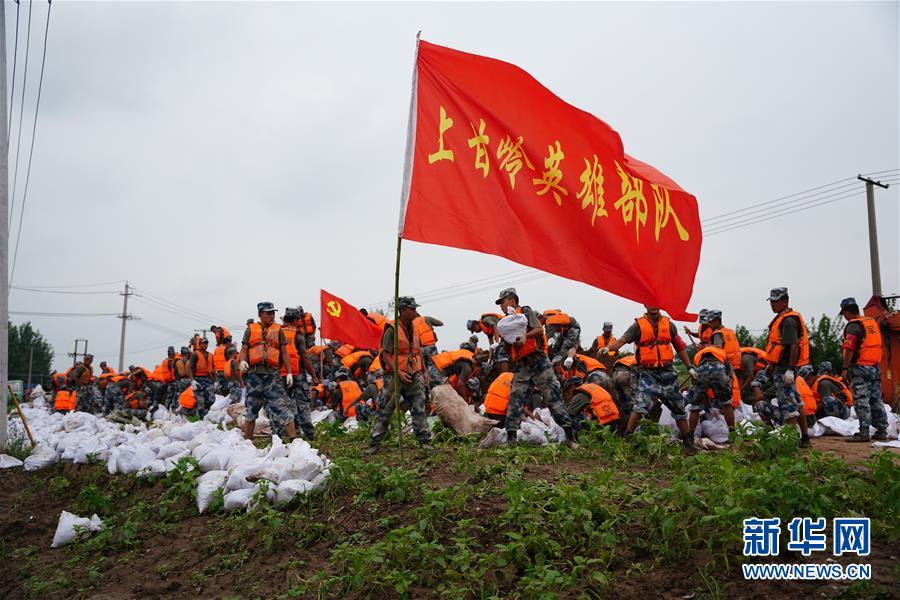 （防汛抗洪·圖文互動）（4）洪水不退，子弟兵誓死不退——解放軍和武警部隊官兵參與洪澇災(zāi)害搶險救援記事