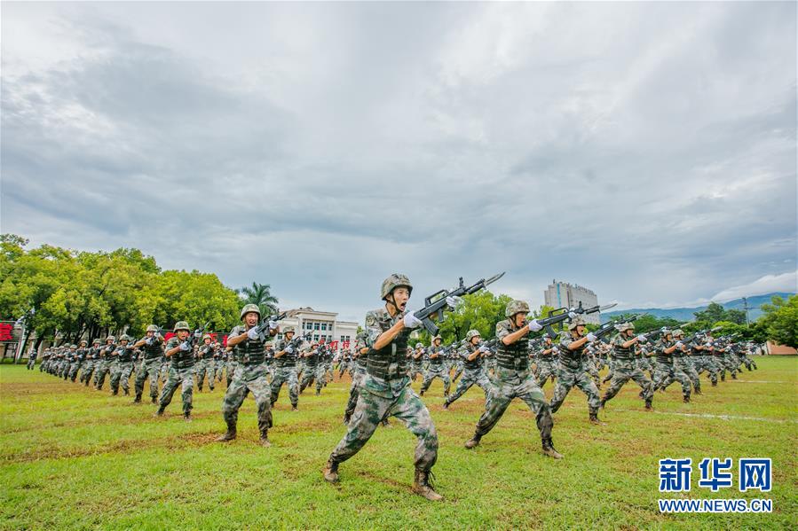 （在習(xí)近平強(qiáng)軍思想指引下·我們在戰(zhàn)位報告·圖文互動）（2）千里移防，鐵心跟黨走——南部戰(zhàn)區(qū)陸軍第75集團(tuán)軍某紅軍旅政治建軍、練兵備戰(zhàn)記事