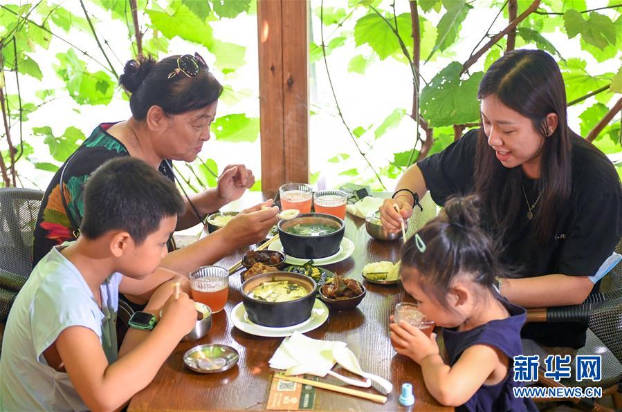 （在習近平新時代中國特色社會主義思想指引下——新時代新作為新篇章·習近平總書記關(guān)切事·圖文互動）（6）珍惜盤中餐，狠剎浪費風——各地積極行動堅決制止餐飲浪費