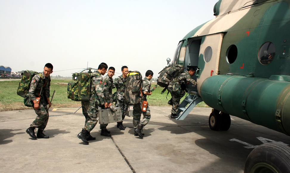 成都軍區(qū)出動直升機(jī)參與救災(zāi)