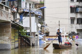 洪水來時(shí)，那暖心的民間救援