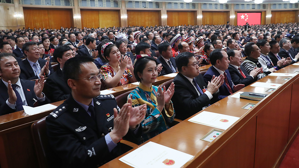 十三屆全國人大一次會議舉行第七次全體會議