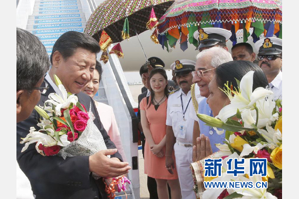 9月17日，國(guó)家主席習(xí)近平抵達(dá)古吉拉特邦艾哈邁達(dá)巴德市，開始對(duì)印度進(jìn)行國(guó)事訪問。 新華社記者 鞠鵬 攝