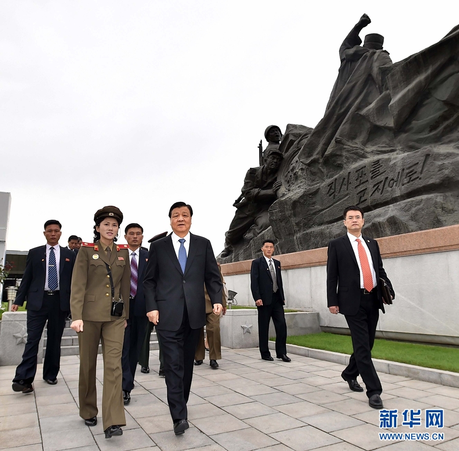 10月10日，正在朝鮮訪問的中共中央政治局常委、中央書記處書記劉云山在平壤參觀朝鮮祖國解放戰(zhàn)爭勝利紀念館。 新華社記者 李濤 攝