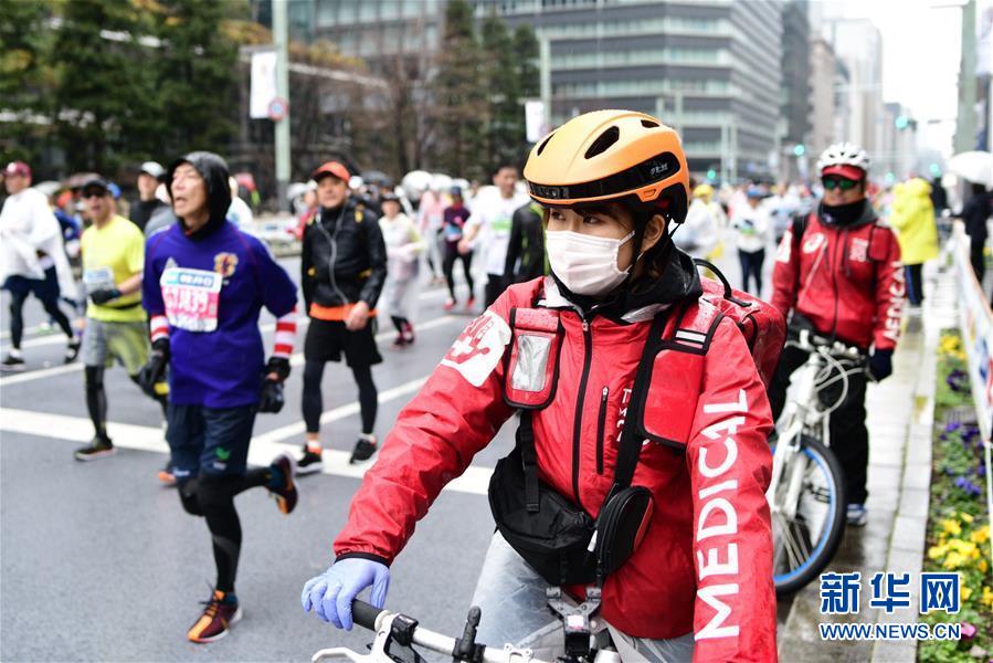 （國際·圖文互動(dòng)）（1）中日合作智能頭盔首次用于東京馬拉松