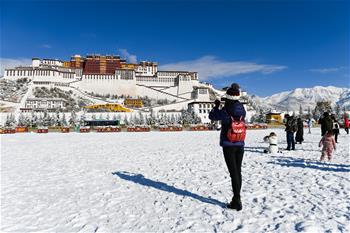 拉薩迎來今冬第一場雪